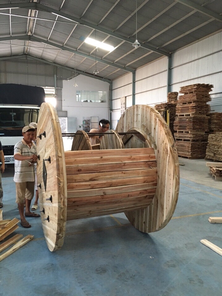 Wooden bobbin