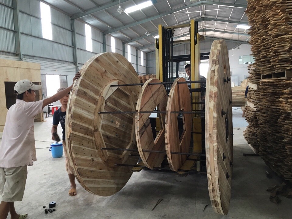 Wooden bobbin