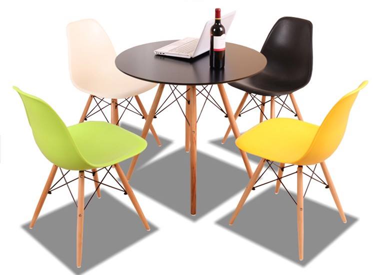 Earnes chair