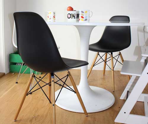 Earnes chair