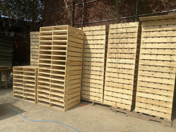 2-way wooden pallet