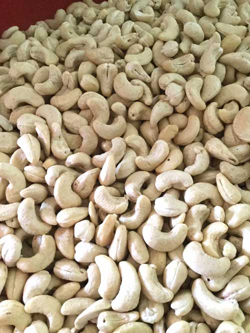 Cashews without skin