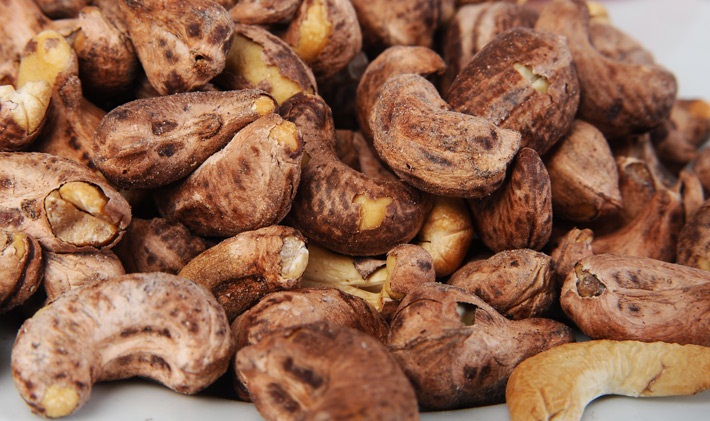 Cashew with skin