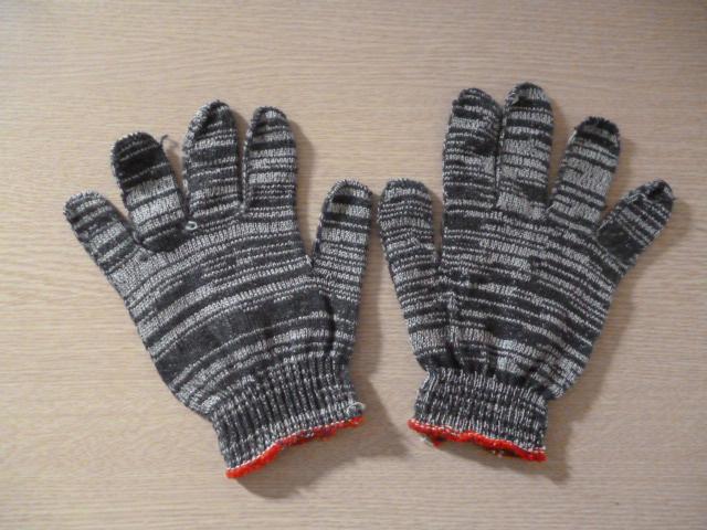 Salt and pepper safety gloves