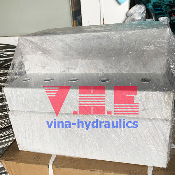 Hydraulic hose cutting machine