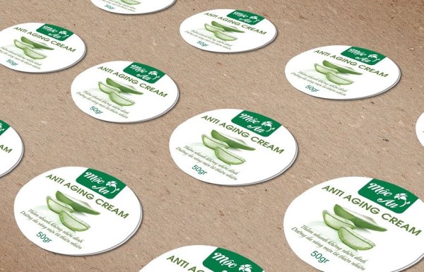 Cutting decal labels