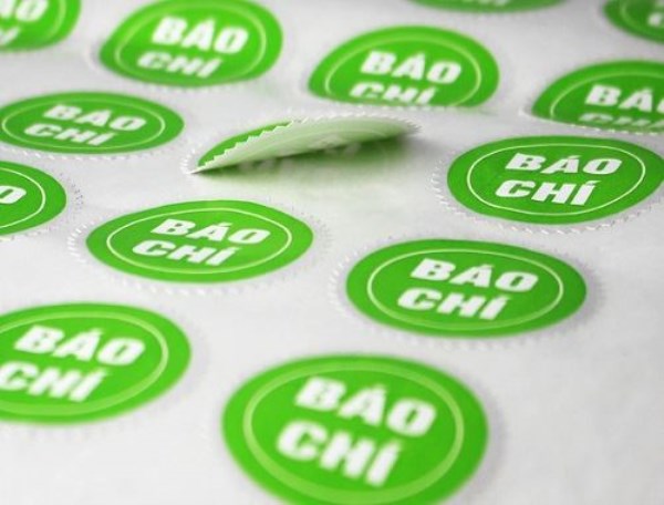 Cutting decal labels