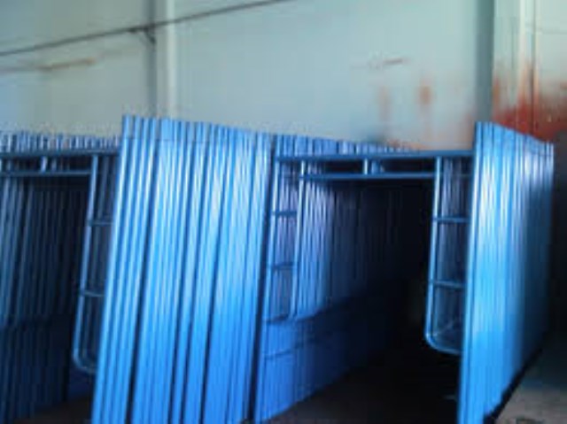 Powder coating for scaffolding