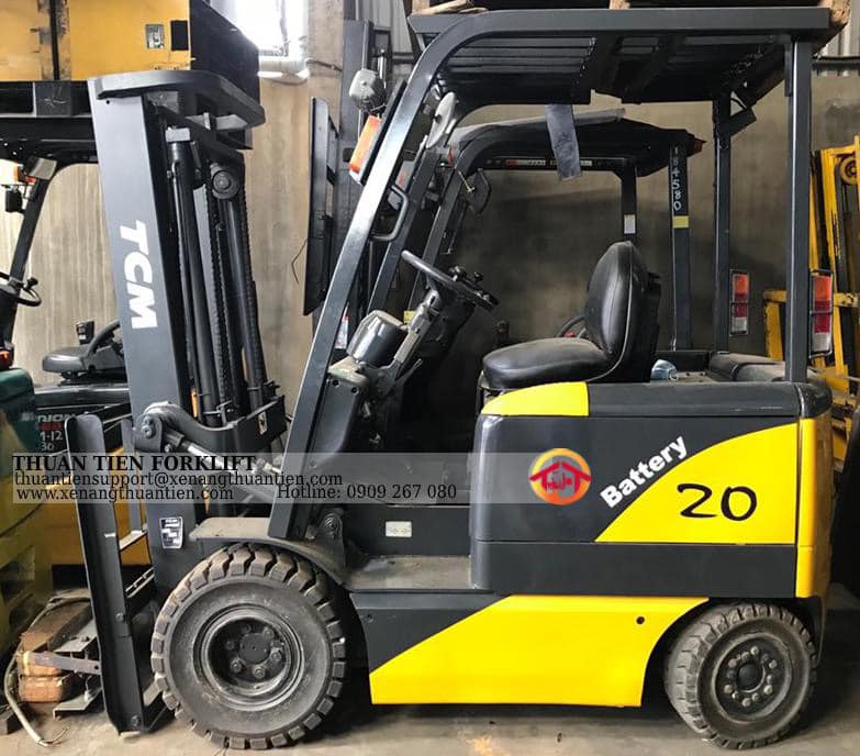 Electric forklift