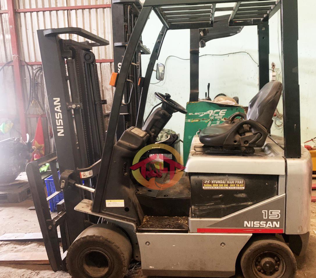 Electric forklift