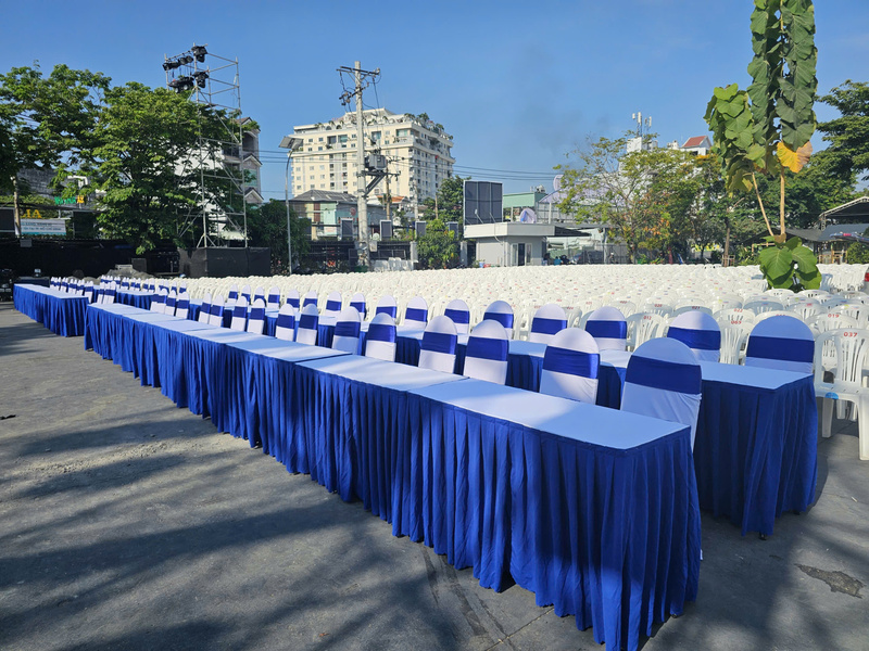 Event tables and chairs rental