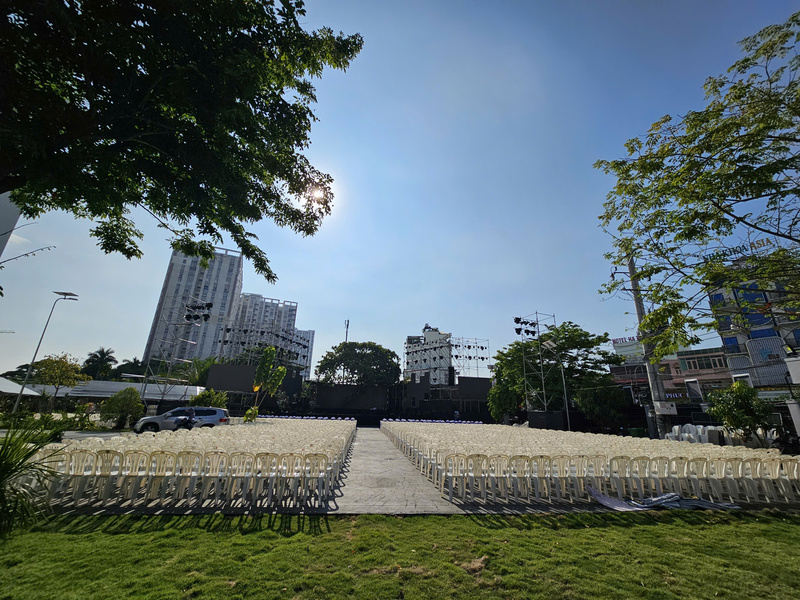 Event tables and chairs rental