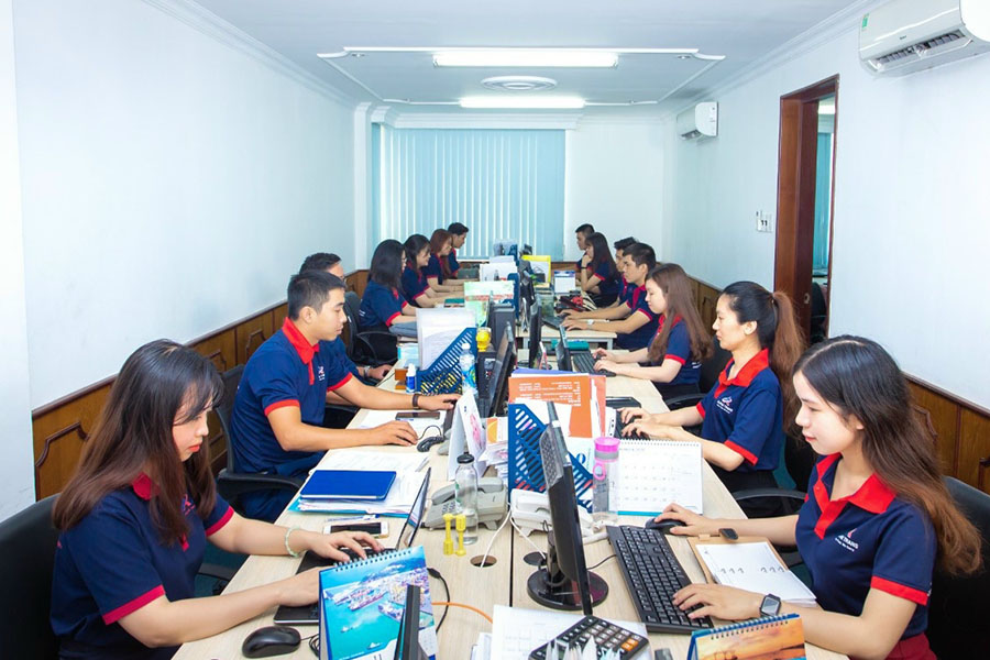 Image of the An Pha Tran Transport Company team