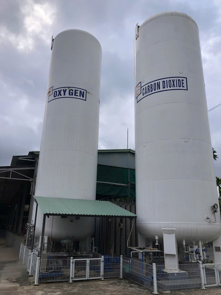 Liquid storage tanks
