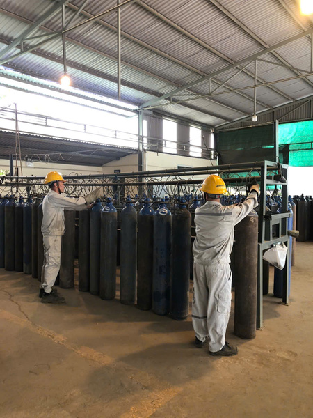Cylinder filling manifold