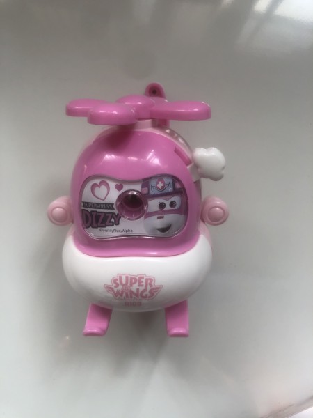 Handheld pencil sharpener