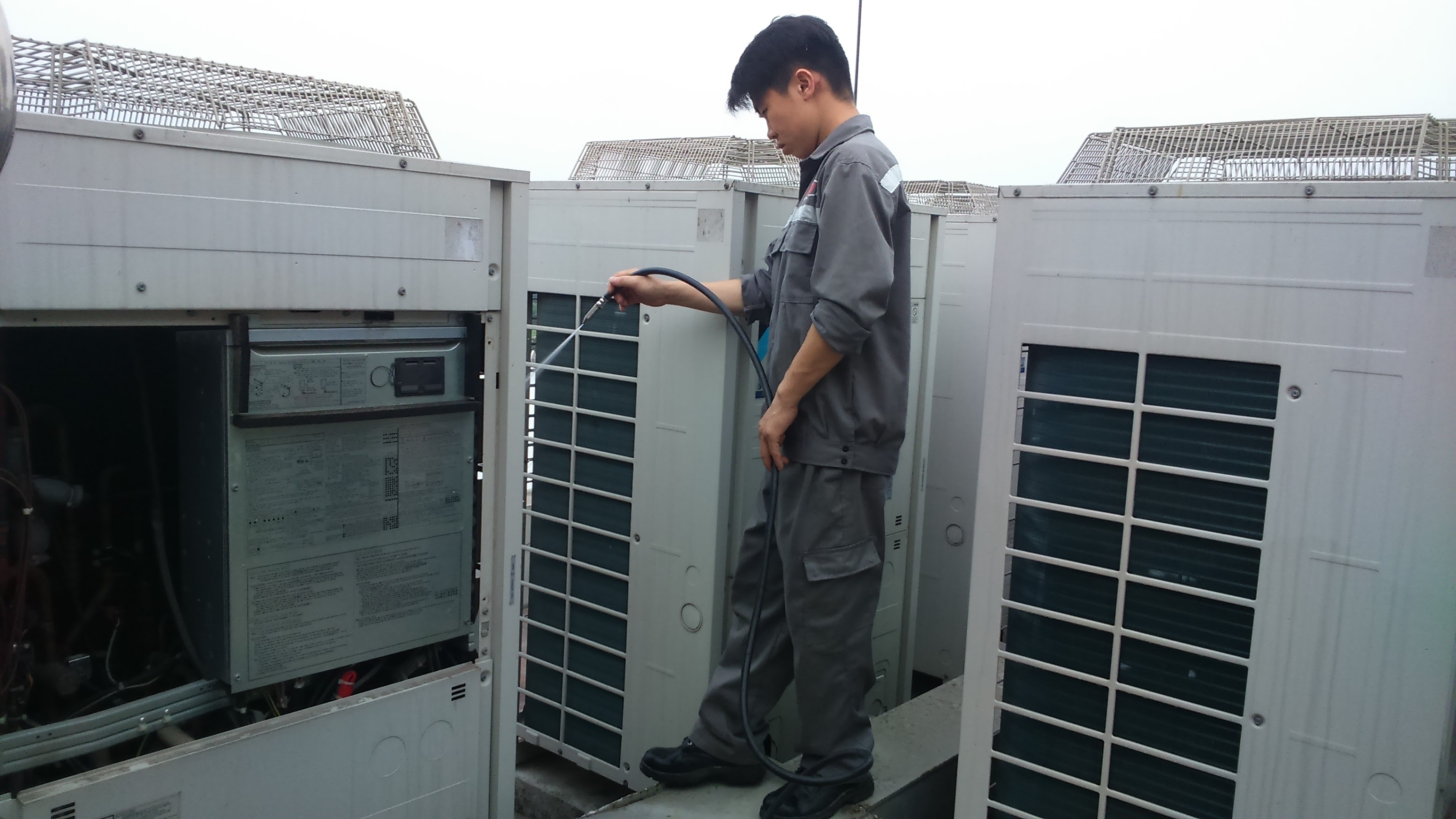 VRV central air-conditioning system maintenance