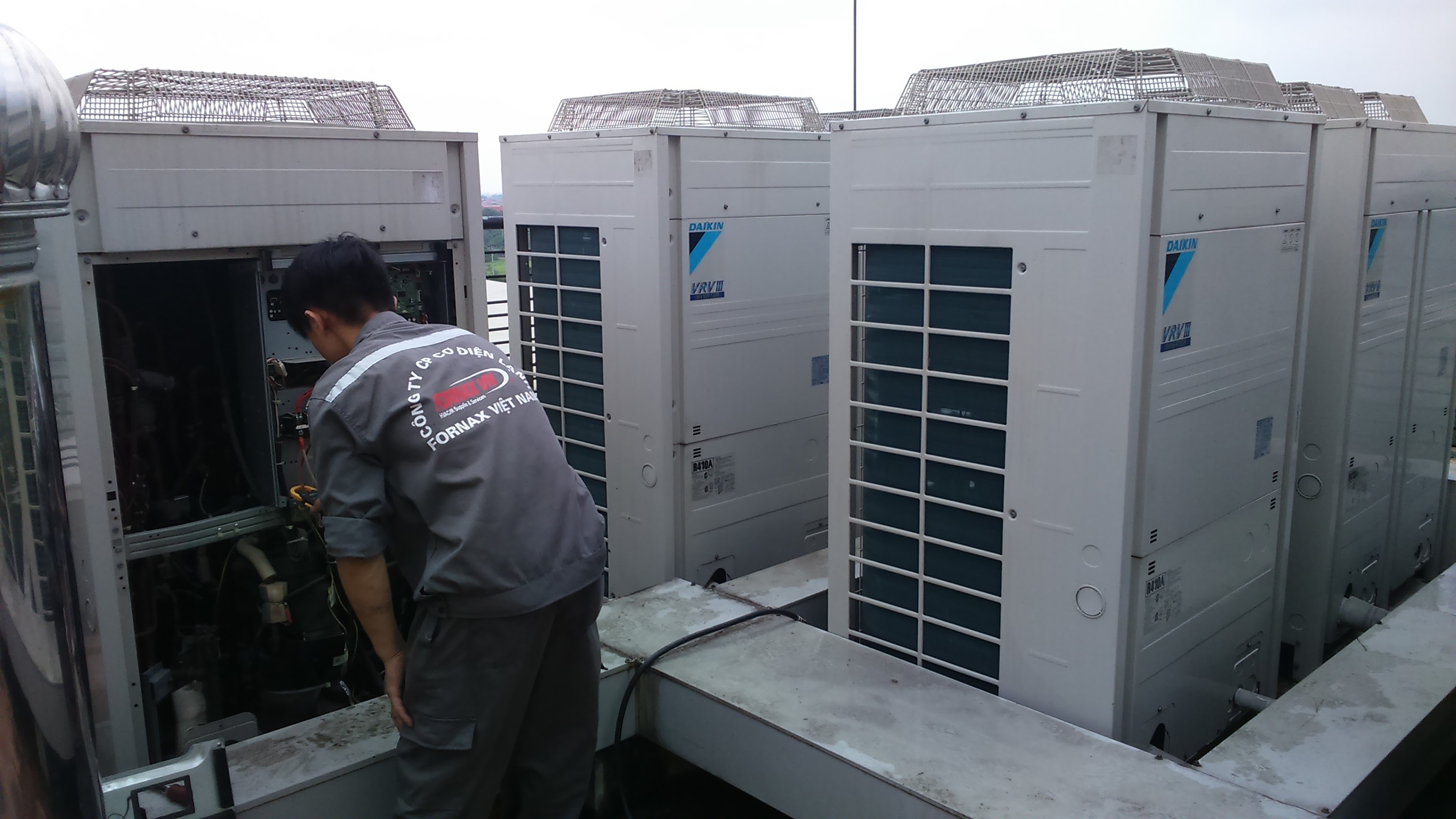 VRV central air-conditioning repair
