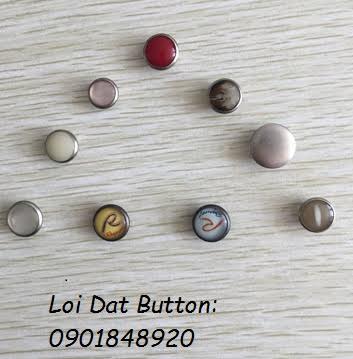 Metal buttons
