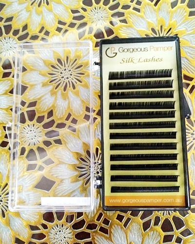 False eyelashes