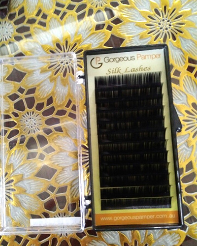 False eyelashes