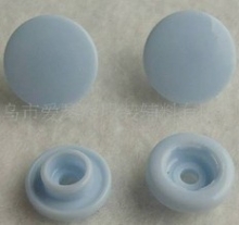 Plastic buttons