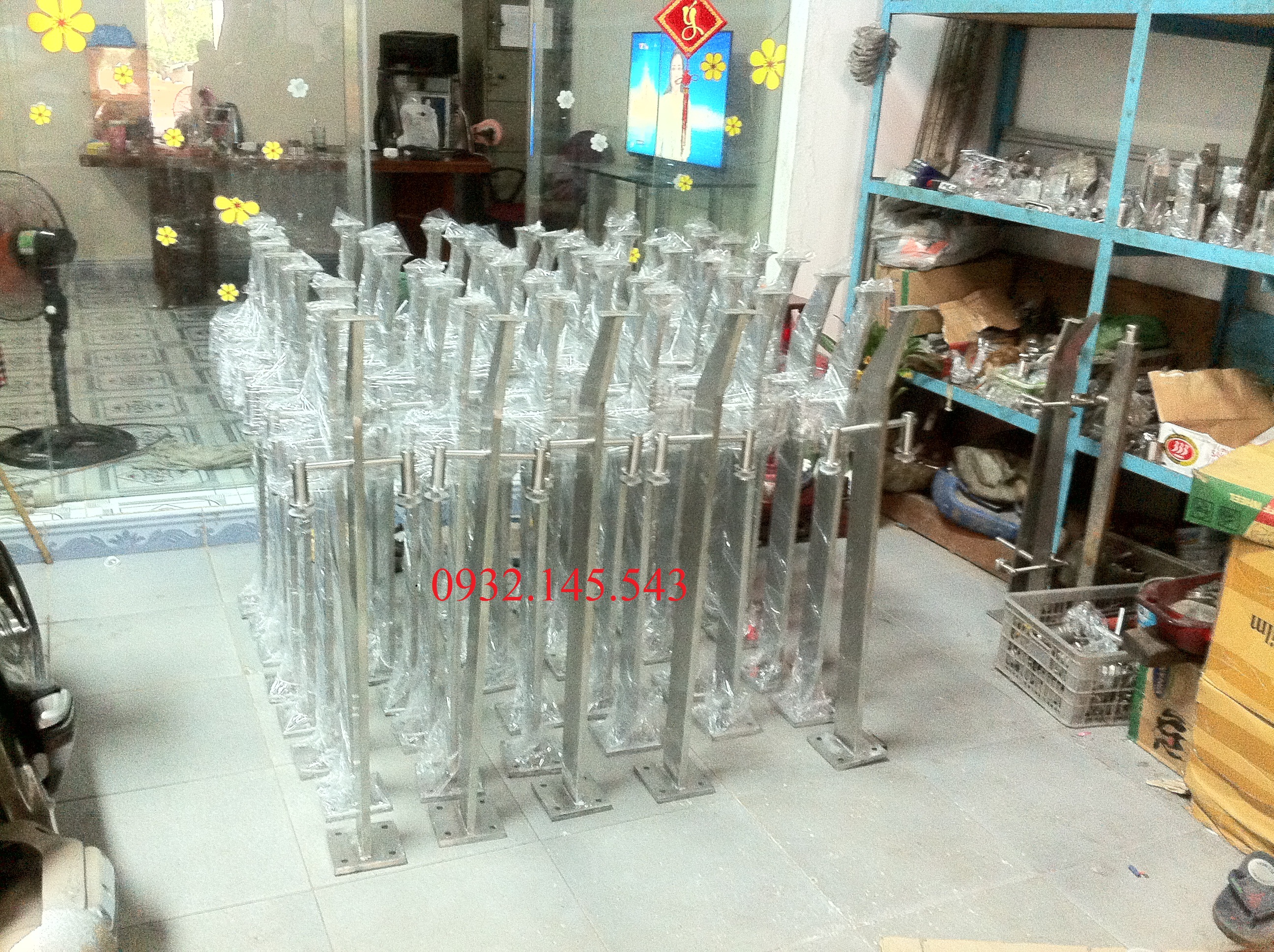 Glass post