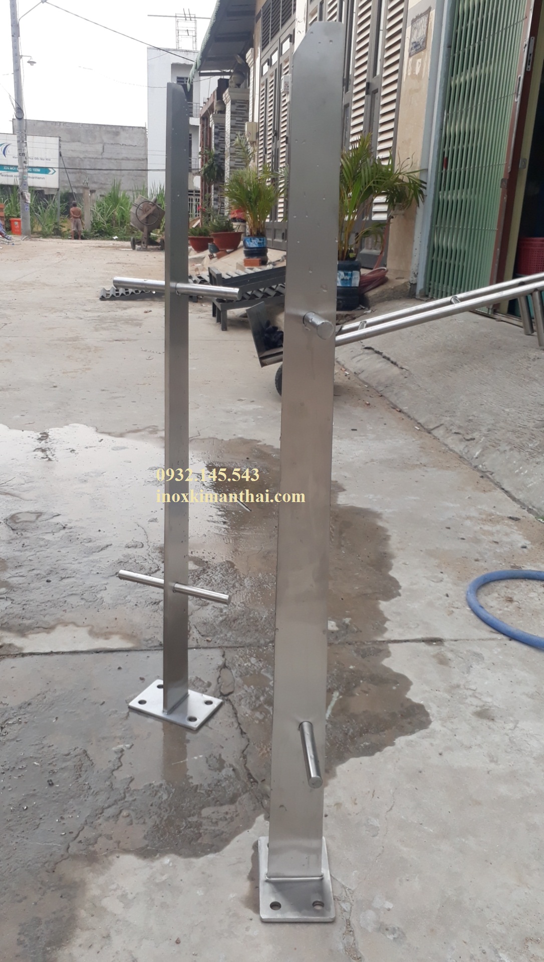 Glass post