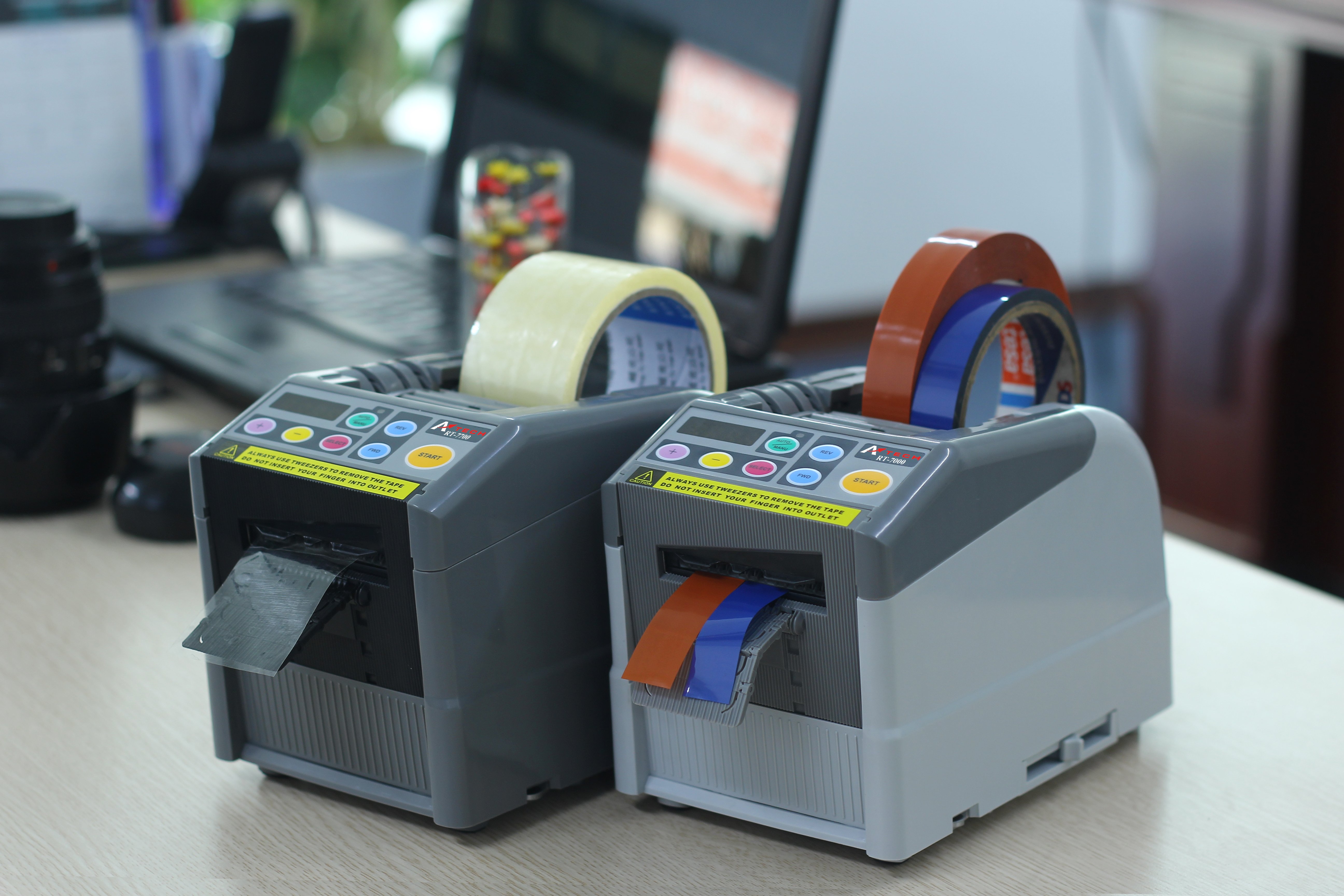 Tape cutting machine