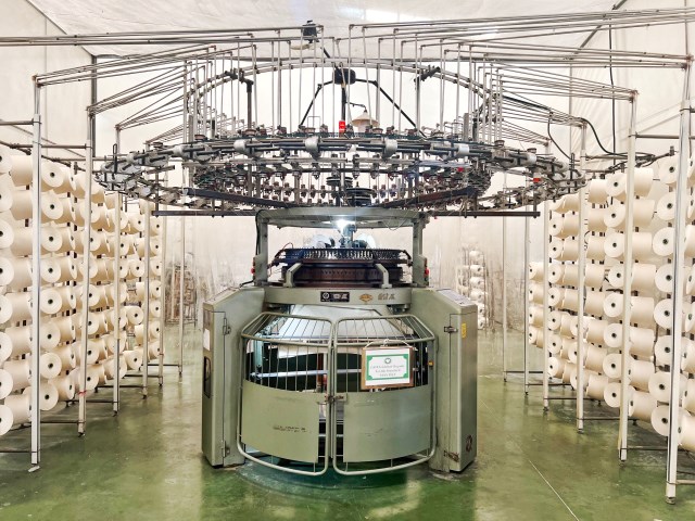 Knitting machine