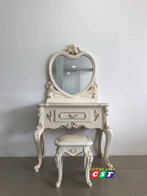 Classic makeup table