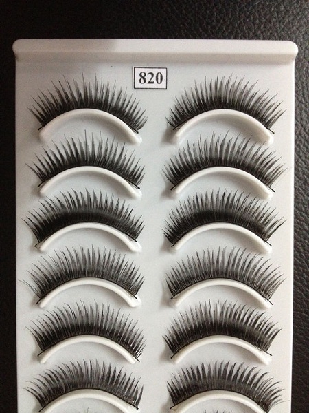 False eyelash pair