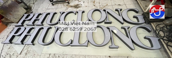 Frameless aluminium letter
