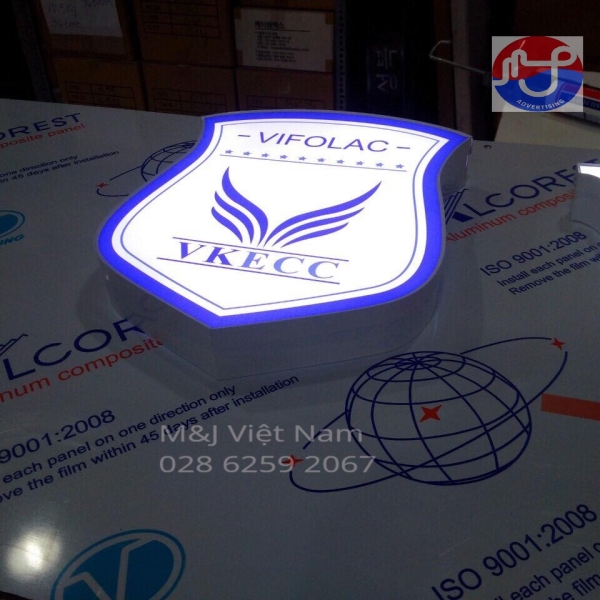 Frameless aluminium letter