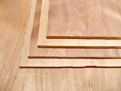 Veneer faced plywood