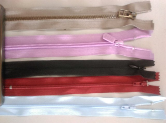 Plastic zipper
