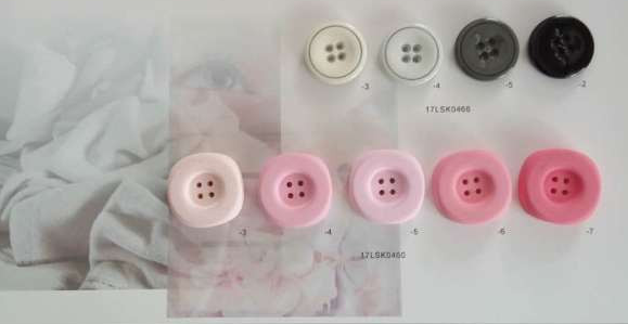 Plastic buttons