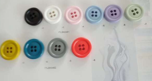 Plastic buttons