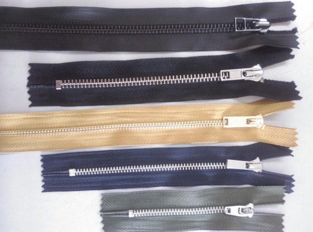 Metal zipper