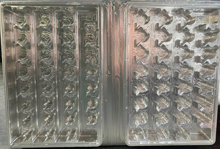 Thermoforming mold