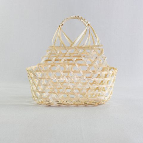 Lattice woven basket