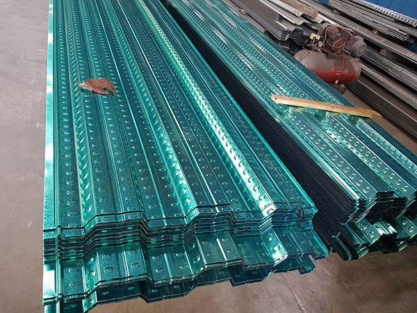 Decking floor