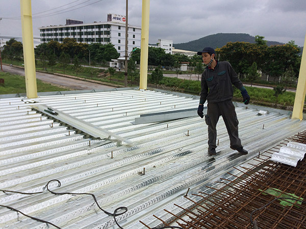 Decking floor construction