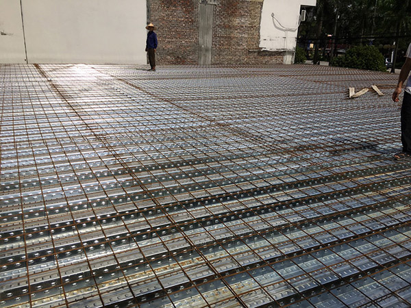 Decking floor construction