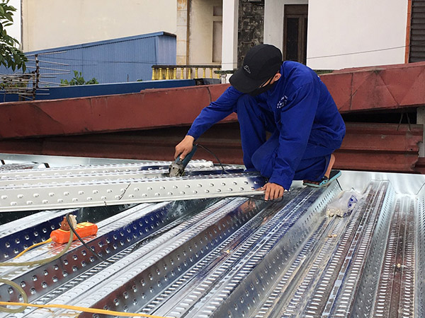 Decking floor construction