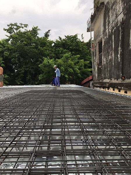 Decking floor construction