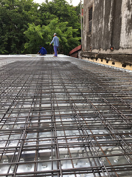 Decking floor construction