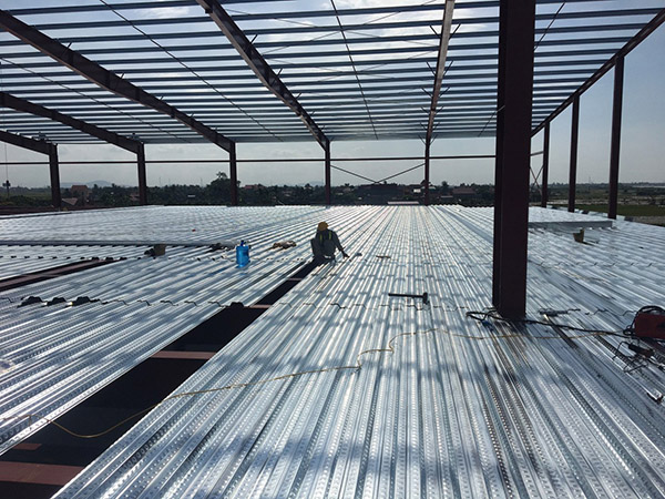 Decking floor construction