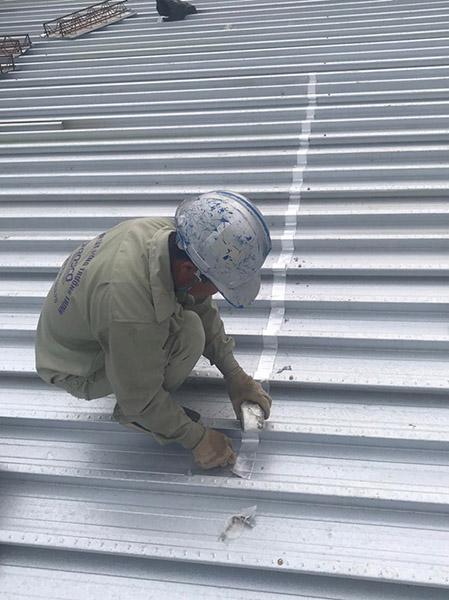Decking floor construction