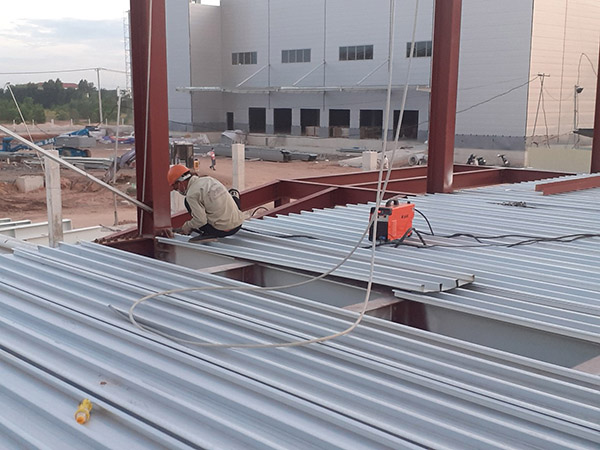 Decking floor construction